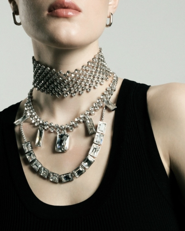 Самые модные колье с большими камнями на