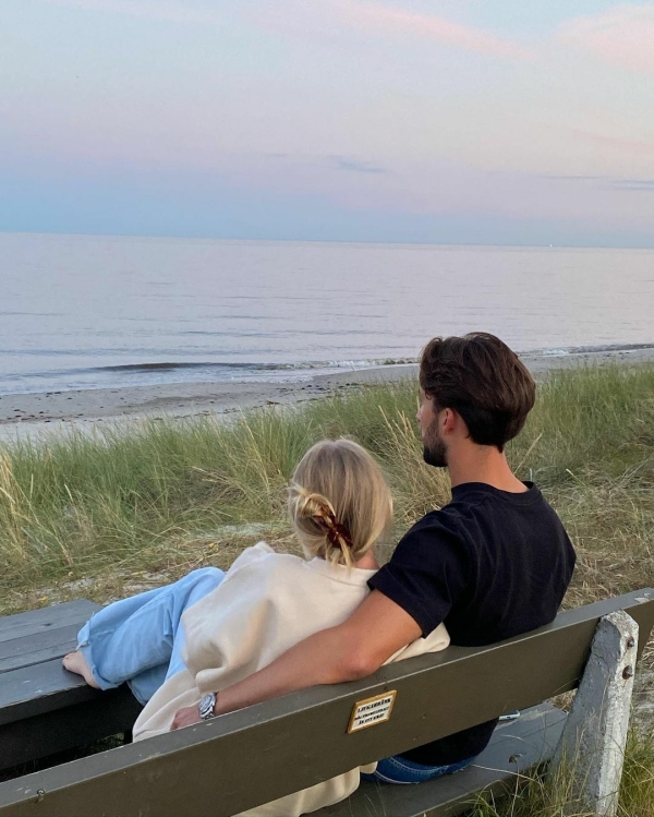 5 подкастов о любви и отношениях, которые