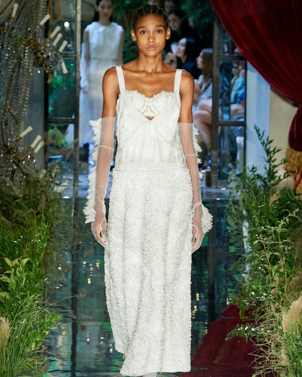 Идеи образов для невест с весенних показов