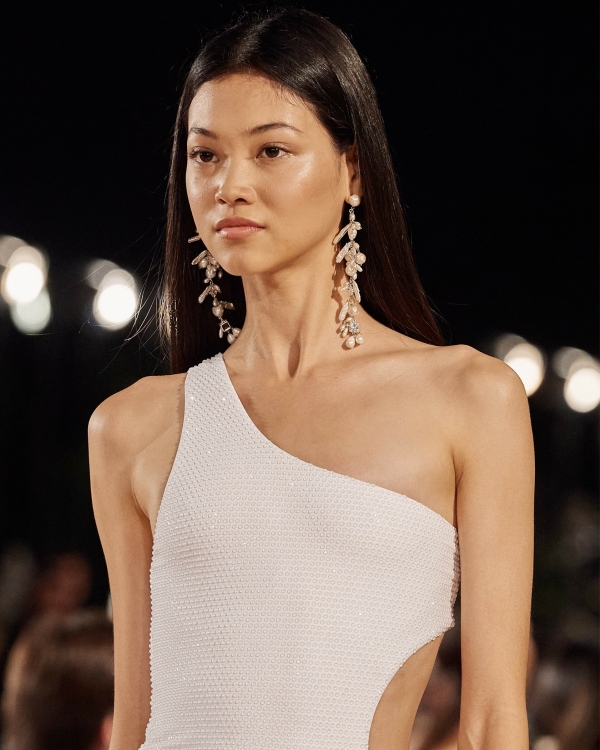 Идеи образов для невест с весенних показов