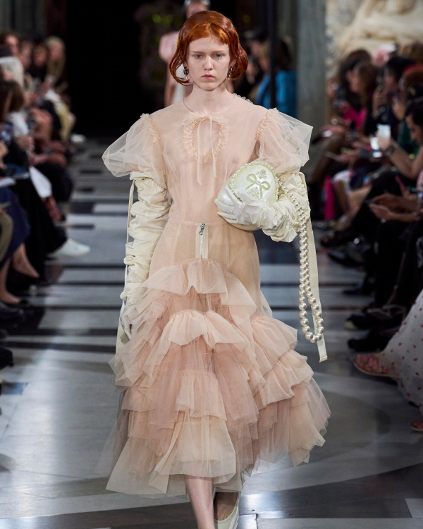 Идеи образов для невест с весенних показов