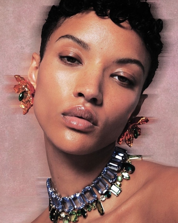 Самые модные колье с большими камнями на