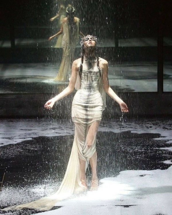 Свадебные платья Alexander McQueen — вдохновение вне