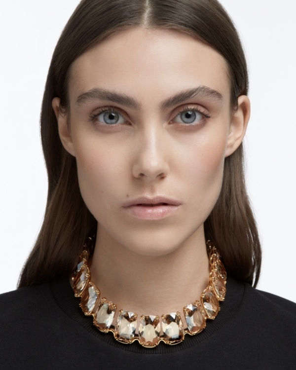 Самые модные колье с большими камнями на