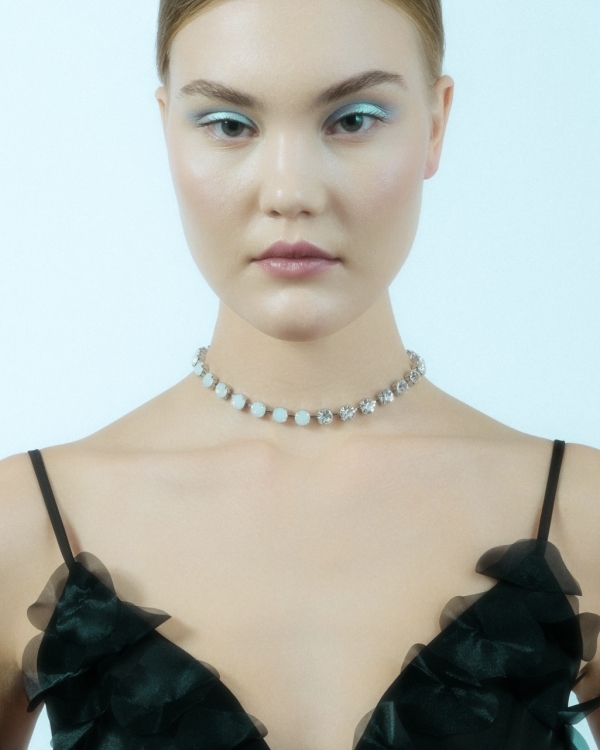 Самые модные колье с большими камнями на