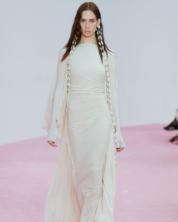 Идеи образов для невест с весенних показов