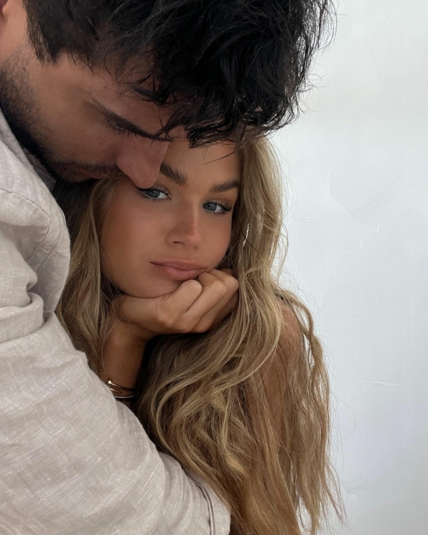 5 подкастов о любви и отношениях, которые