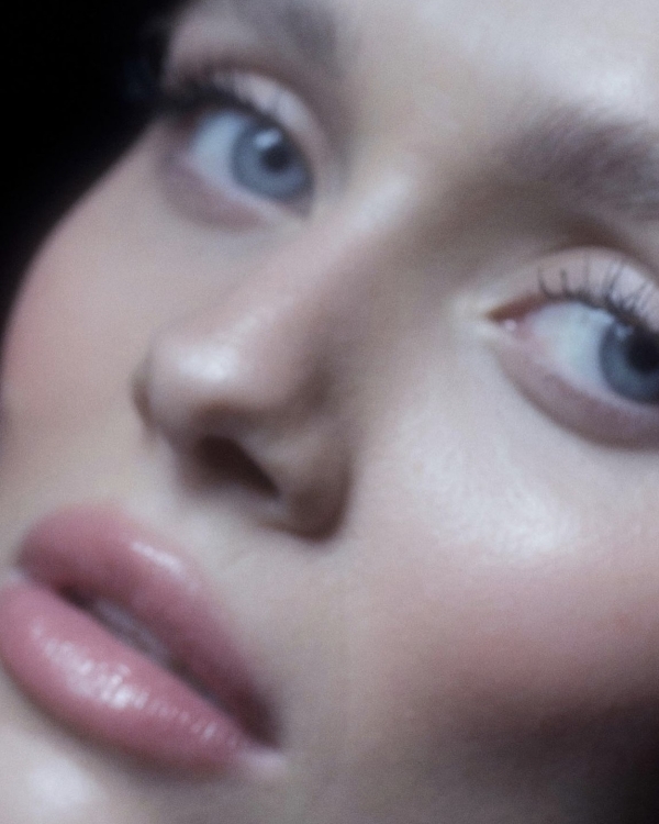 Что в косметичке у стилиста Арины Шариной?