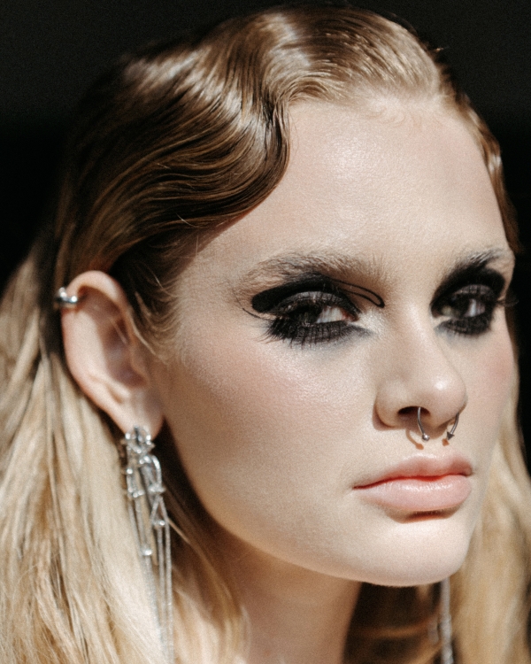 10 неклассических бьюти-образов невесты от стилиста Анастасии