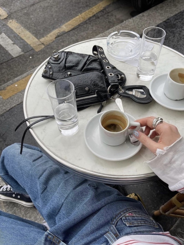 That's a croissant week. Современный французский шик