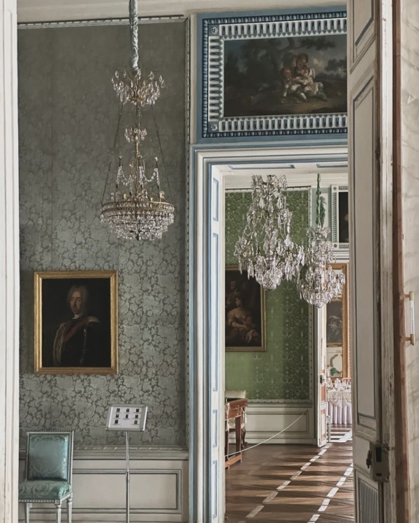 Книжный клуб в «Едва знакомы», бабка с