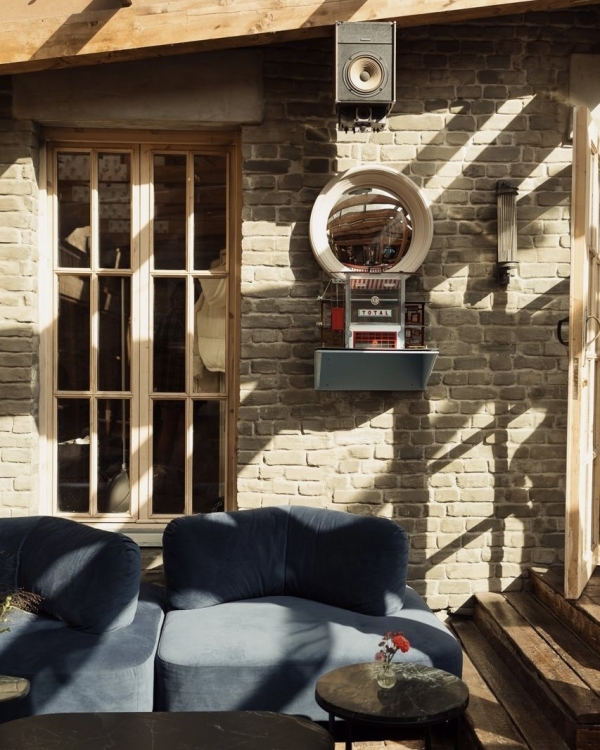 Книжный клуб в «Едва знакомы», бабка с