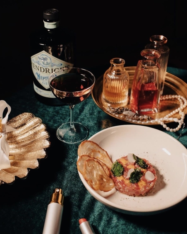 Весенний флер на «Усачевском», предпремьерный показ «Фрау»