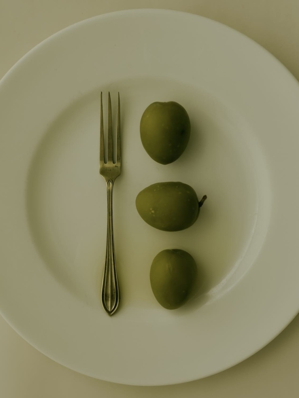 Фисташково-оливковый — главный цвет Месяца моды FW'24. Как