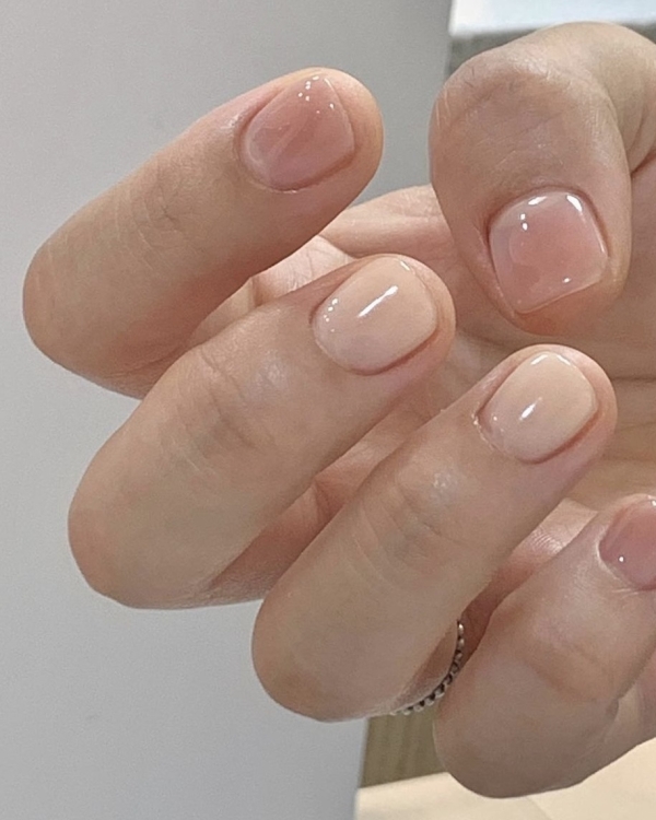 7 трендов свадебного маникюра для невест 2024