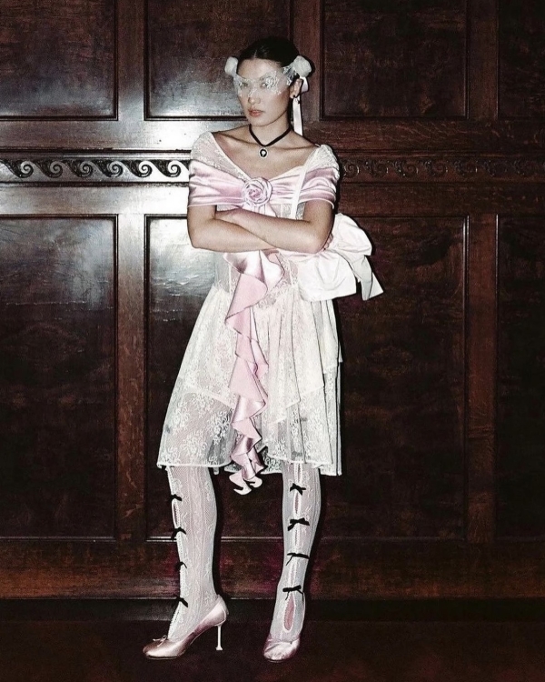 Колготки — любимый тренд модных невест 2024. Какие