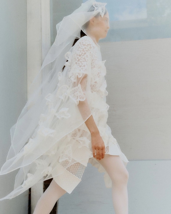 Свежий взгляд: собираем весенний образ невесты по