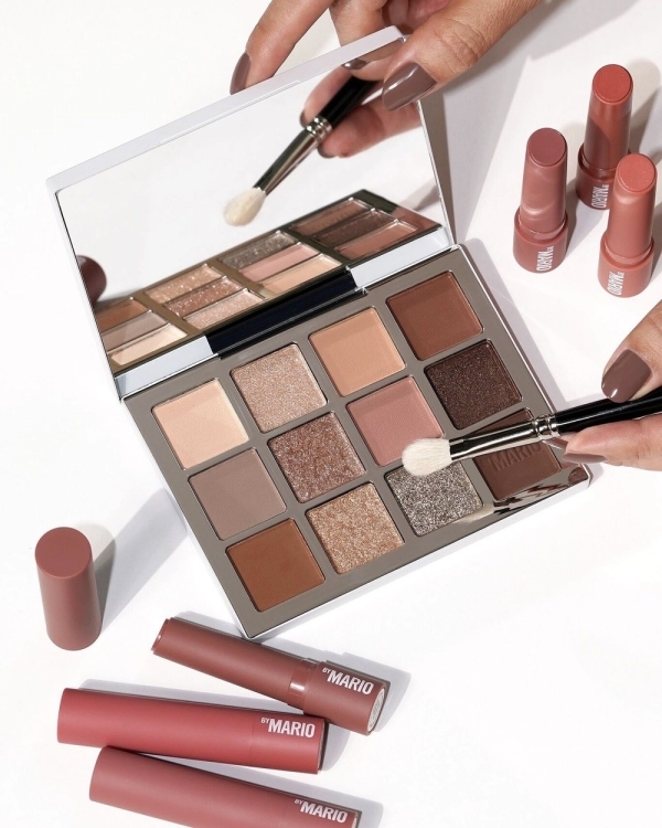 Что в косметичке у стилиста Арины Шариной?