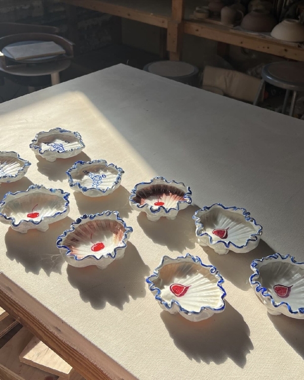 Глубокая печать, ткани и наивные рисунки. Показываем