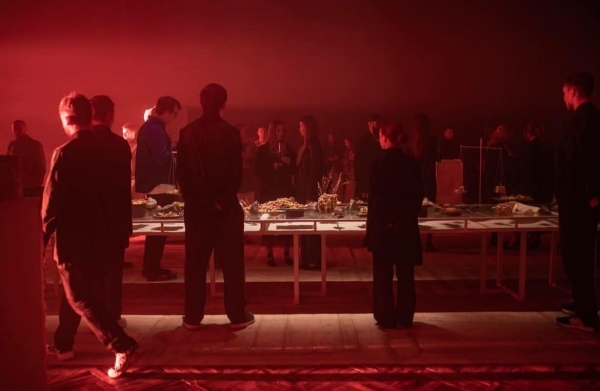 Текстильная инсталляция на ужине от Jil Zander