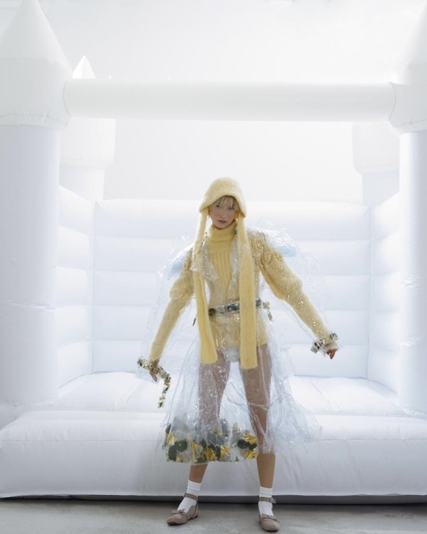 Не бежевым едины. Интересные тренчи для невест,