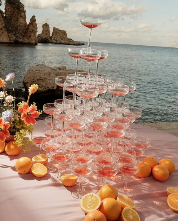 Как актуально оформить горку шампанского?