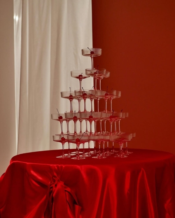 Как актуально оформить горку шампанского?