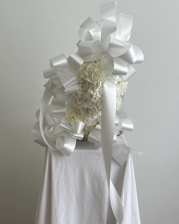 Кто создает цветочные инсталляции для мировых брендов?