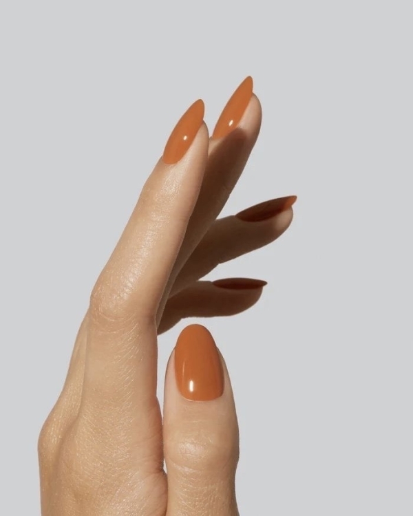 Внесезонные тренды маникюра для невест 2025