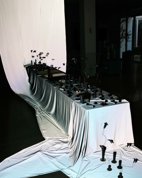 Текстильная инсталляция на ужине от Jil Zander