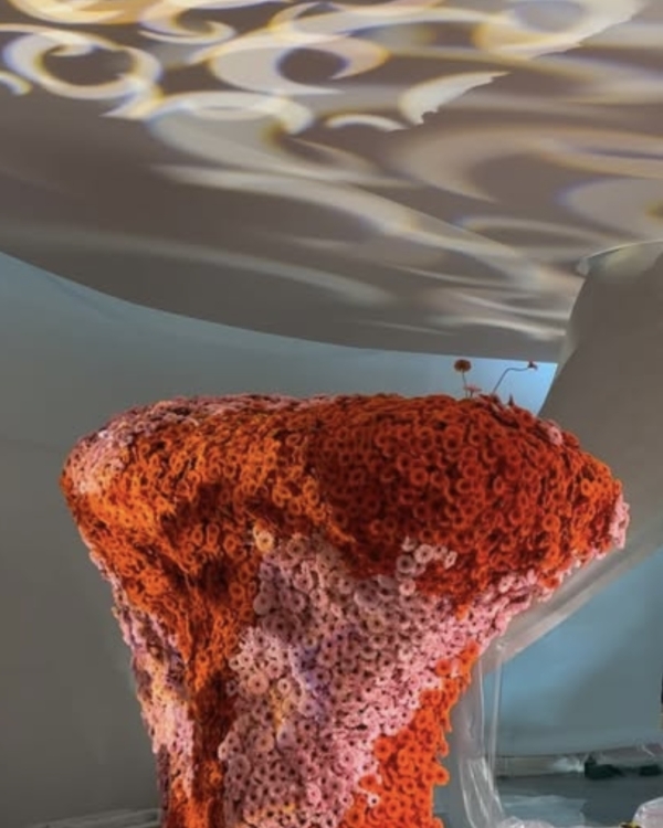 Кто создает цветочные инсталляции для мировых брендов?