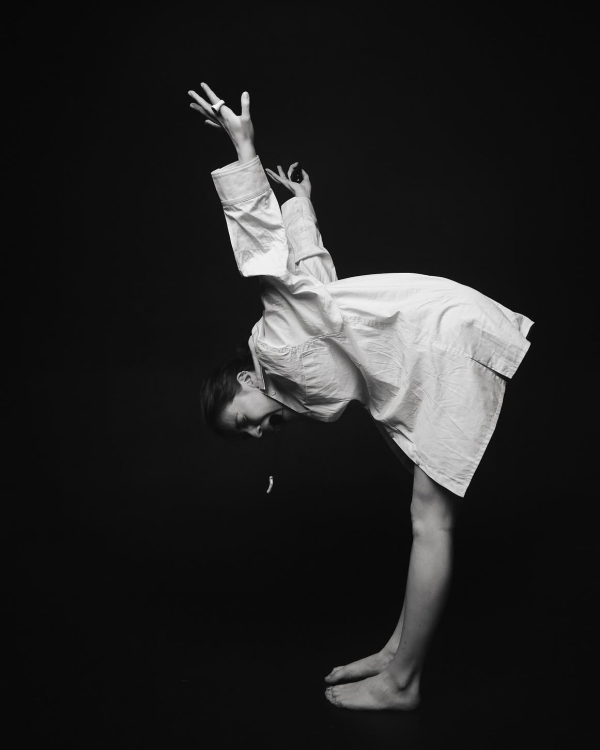 Как передавать смыслы через сет-дизайн? Интервью с