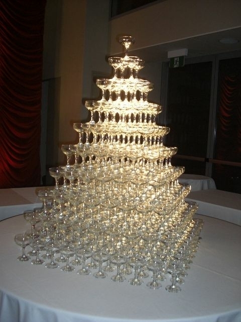 Как актуально оформить горку шампанского?