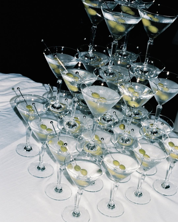 Как актуально оформить горку шампанского?