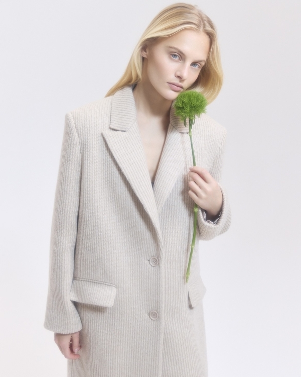 Показываем 20 модных пальто, которые выигрышно дополнят