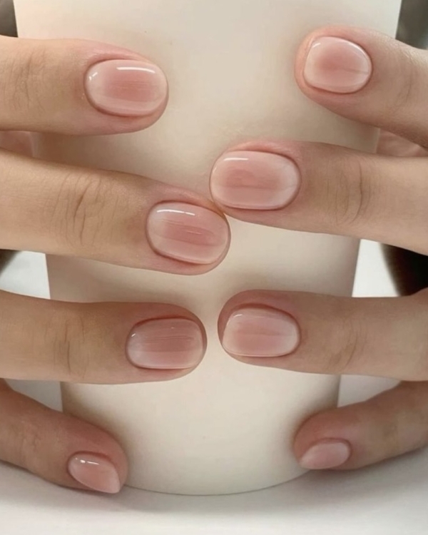 Внесезонные тренды маникюра для невест 2025