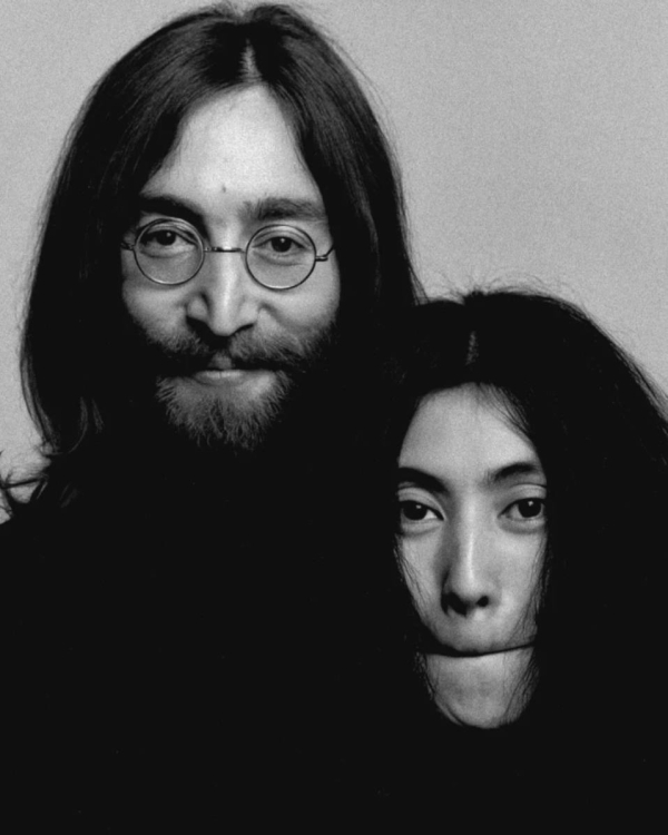 Из-за нее распались The Beatles. История любви