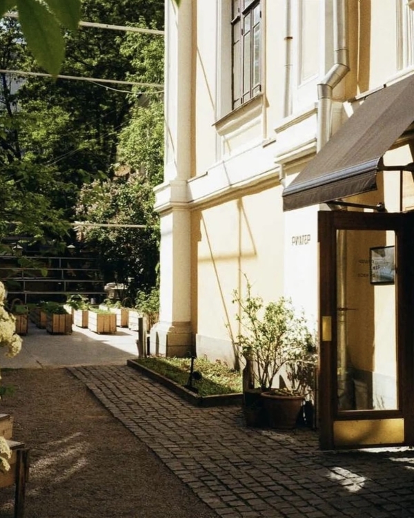 Пятизвездочные отели Москвы с открытыми террасами и