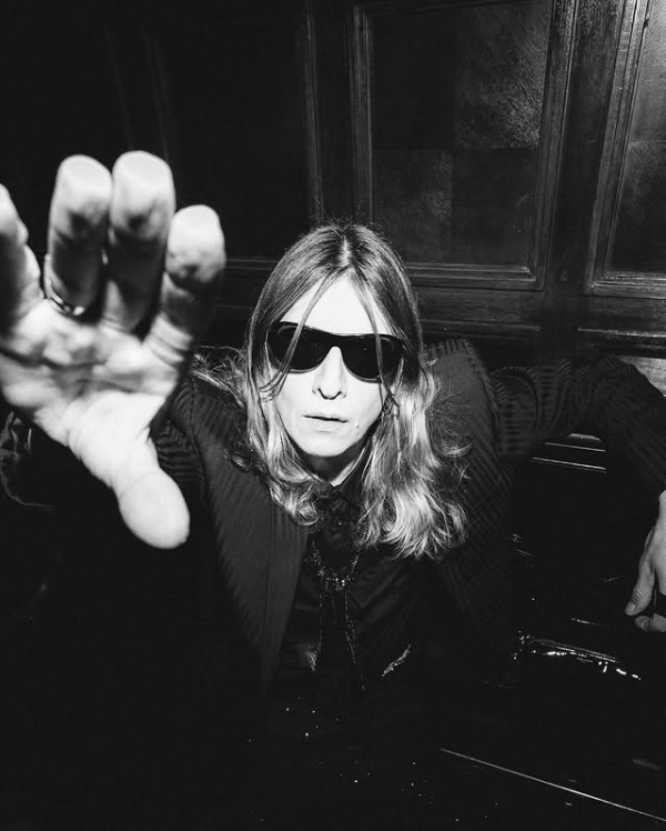 Кому доверяют снимать светскую жизнь Москвы?