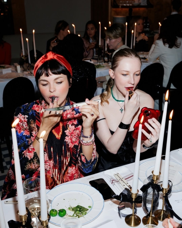 Кому доверяют снимать светскую жизнь Москвы?