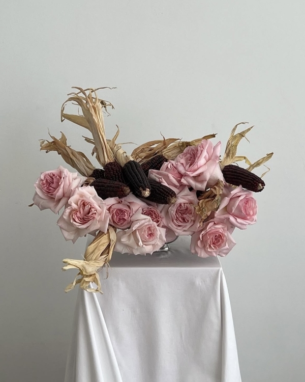 Кто создает цветочные инсталляции для мировых брендов?