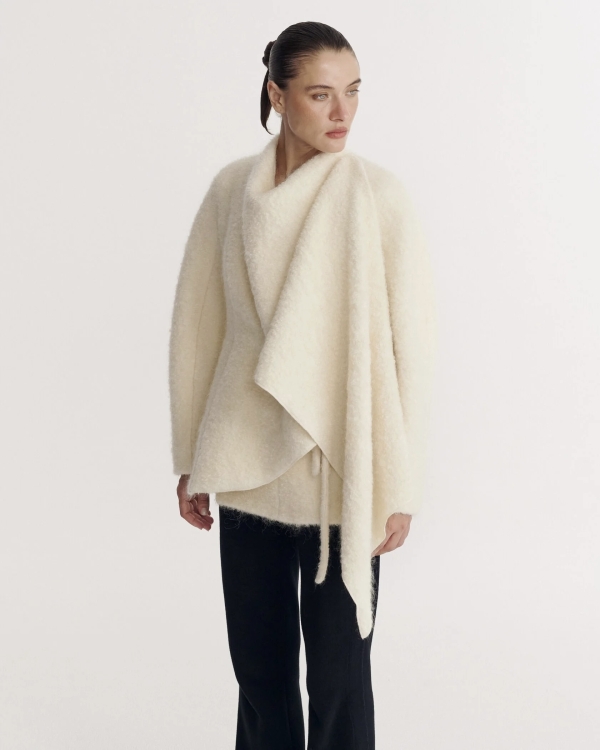 Показываем 20 модных пальто, которые выигрышно дополнят