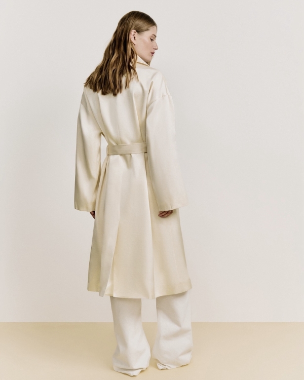 Не бежевым едины. Интересные тренчи для невест,