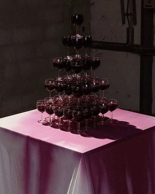 Как актуально оформить горку шампанского?