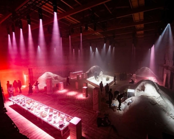 Текстильная инсталляция на ужине от Jil Zander