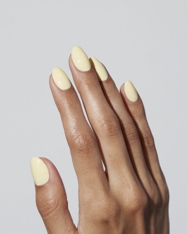 Внесезонные тренды маникюра для невест 2025