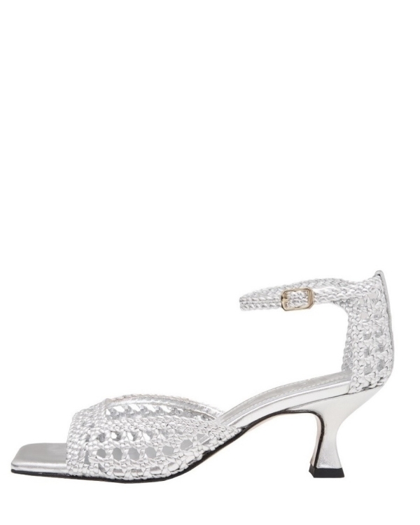 Вот босоножки, с которыми у невест случится