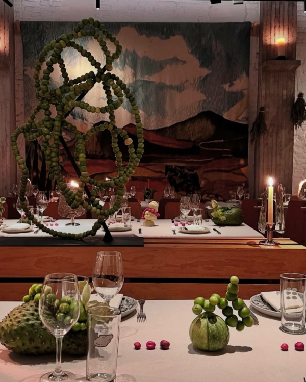 Декорируйте банкет гирляндами из ягод, как на