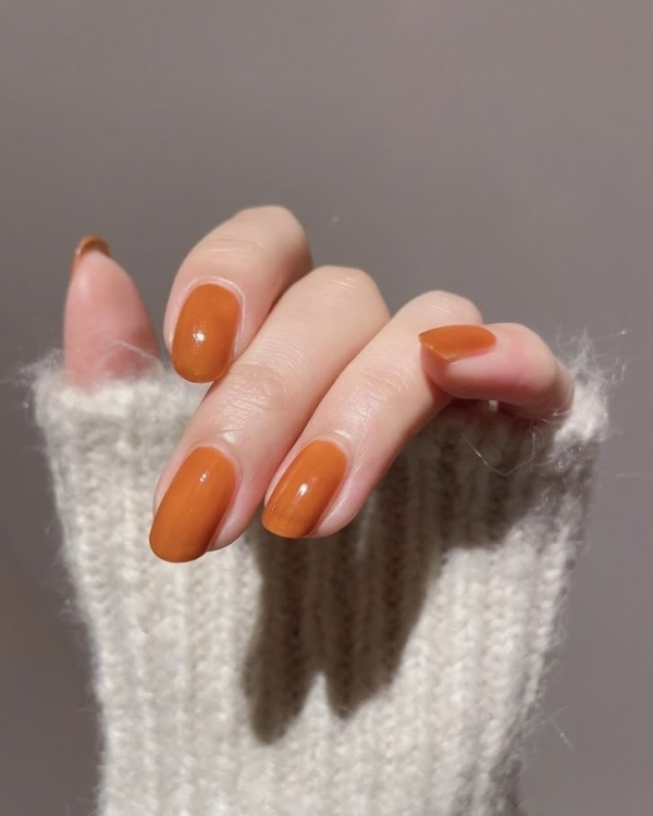 Внесезонные тренды маникюра для невест 2025