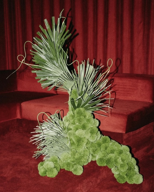 Кто создает цветочные инсталляции для мировых брендов?